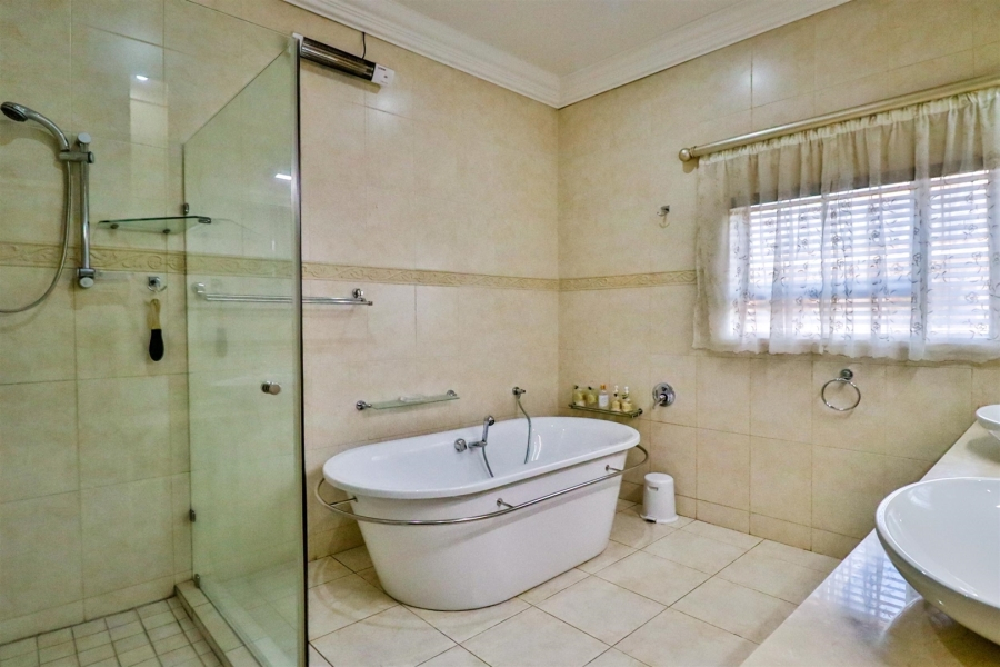 4 Bedroom Property for Sale in WestLake Country Safari Estate North West